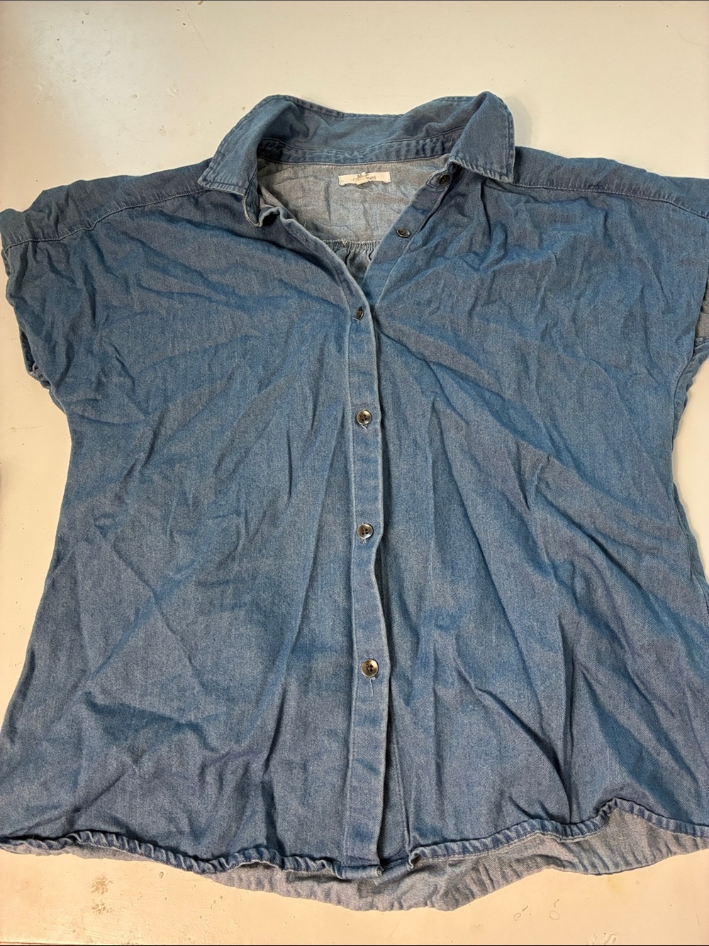 Maurices Medium Short Sleeve Chambray Button Up Collared Denim Blouse